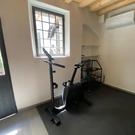 Monolocale San Pietro Centro Storico Di *